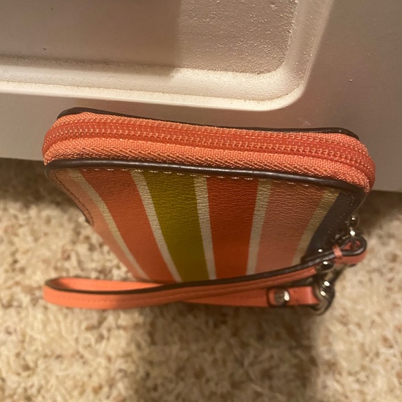 COACH. Card Wristlet. Mostly Pink & White with Silver Hardware. - Picture 7 of 9